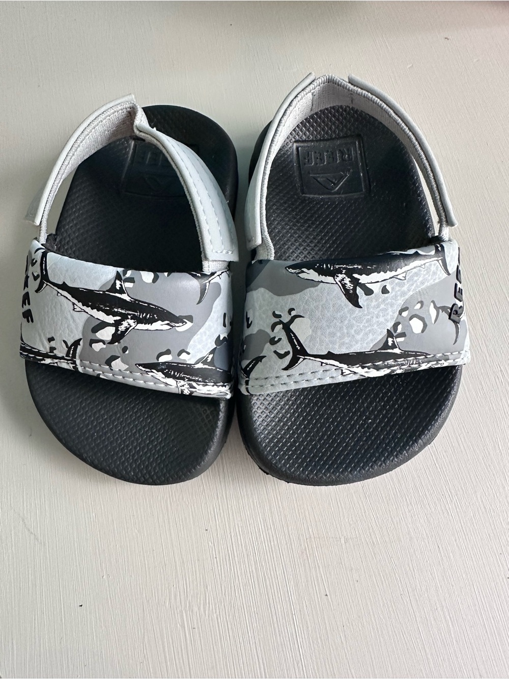 Reef size 4 baby/ tot Gray & Black Shark Slide Sandals